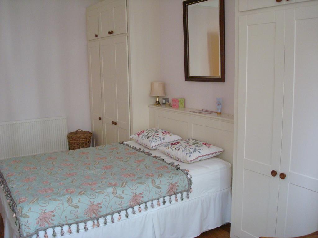 Luxury Holland Park, Sleeps 2, Free S'Fast Wifi Apartment Londra Exterior foto