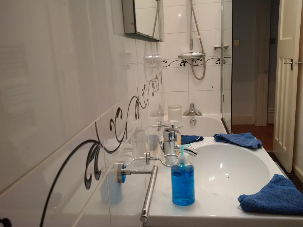 Luxury Holland Park, Sleeps 2, Free S'Fast Wifi Apartment Londra Exterior foto