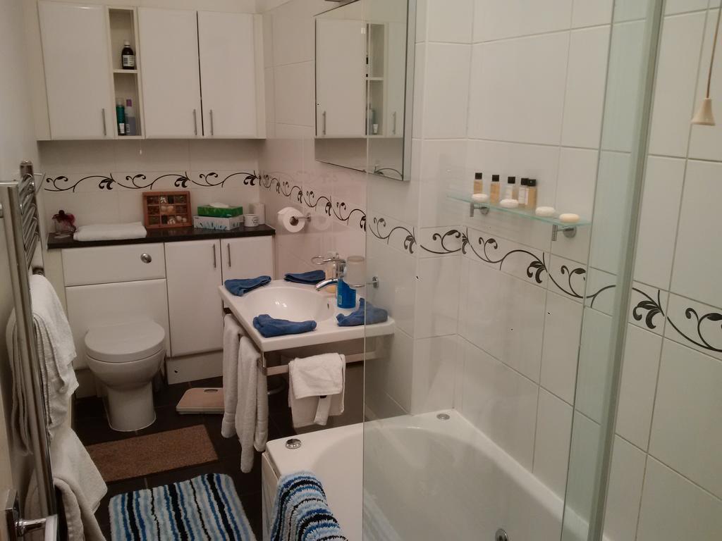 Luxury Holland Park, Sleeps 2, Free S'Fast Wifi Apartment Londra Exterior foto